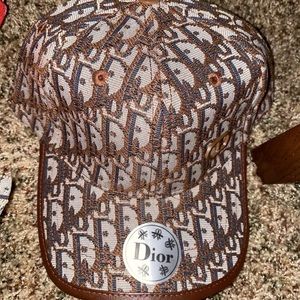 An awesome adjustable hat Dior for a great prices just for you. Unisex hat